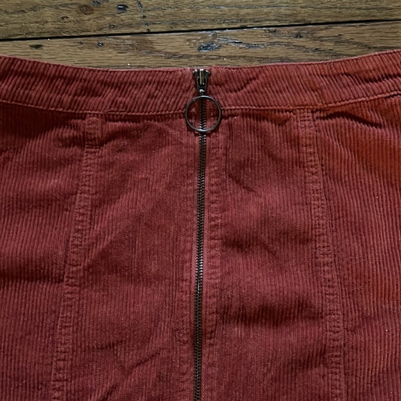 size XS Forever 21 maroon zipper mini skirt - Picture 2 of 4